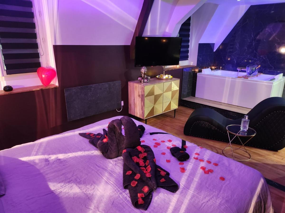 Caen, Tu M'Aimes - Suite Romantique Exterior foto